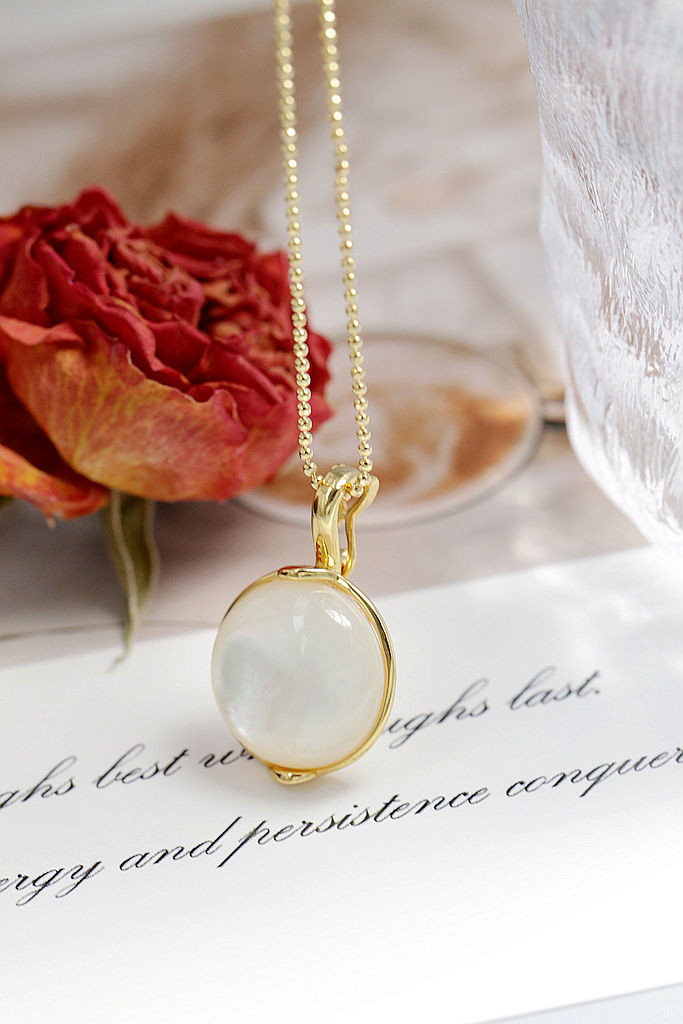 Natural Mother Of Pearl Shell 18K Gold Plated Pendant Classic Trendy Circular 925 Sterling Silver Pendant Lady Jewelry